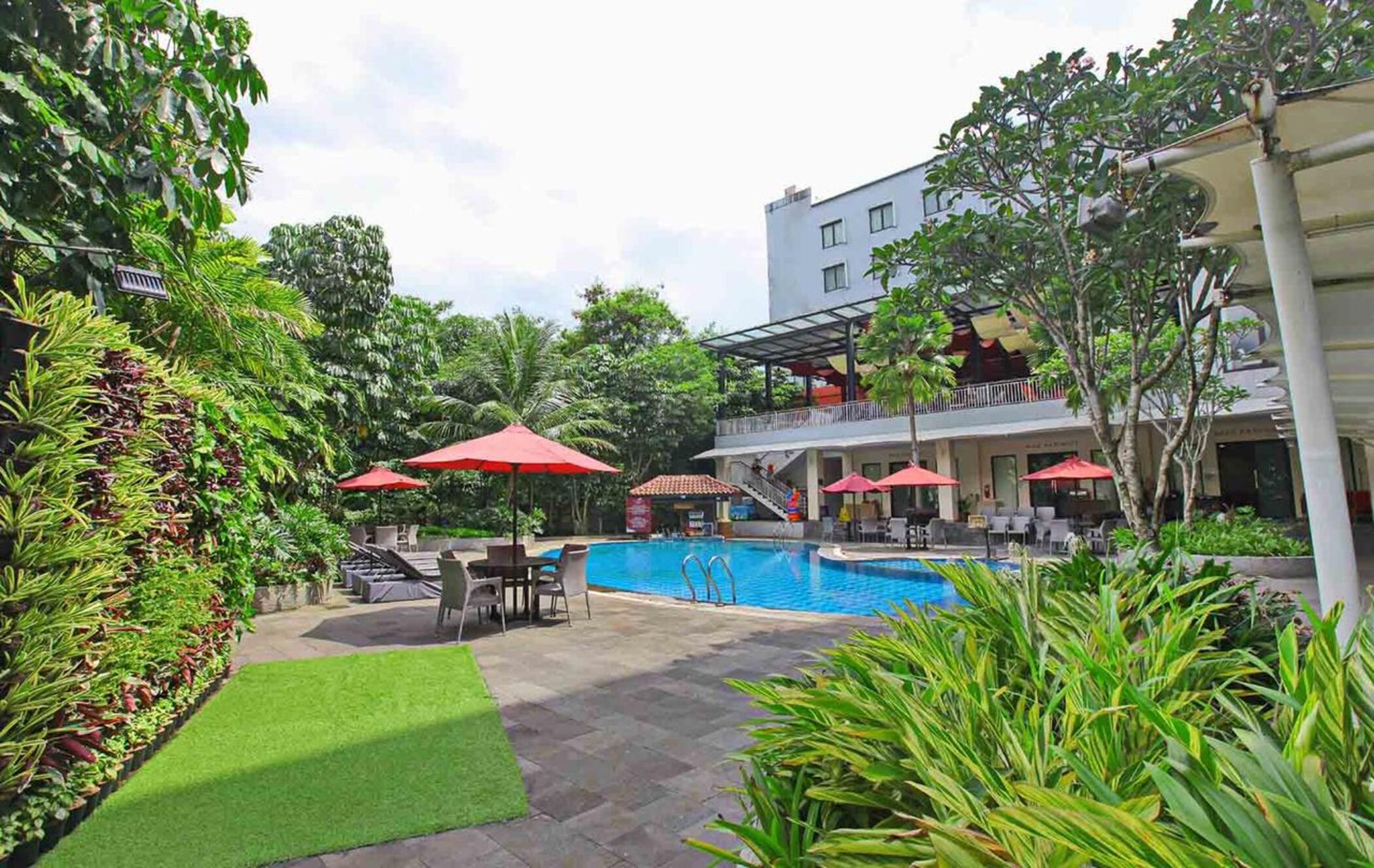 Padjadjaran Suites Resort And Convention Hotel Bogor Exterior photo